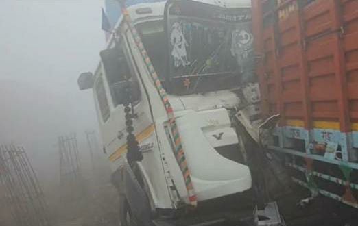 घने कोहरे में हाईवे पर भीषण टक्कर, 20 वाहन भिड़े, 23 घायल,रोडवेज चालक की मौत